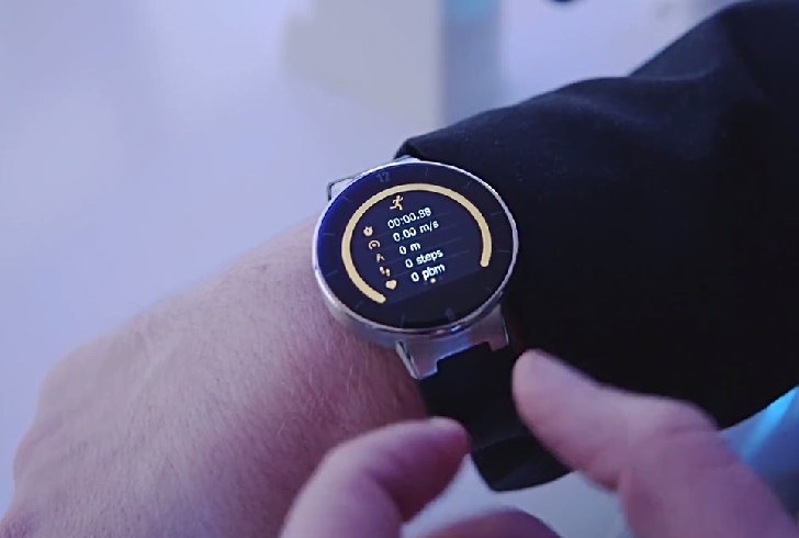 CES2015 ：索尼三代智能手表好时尚 
