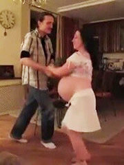 40周孕妇狂high交谊舞