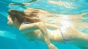 日本人气超模佐佐木希泳装写真曝光 秀玲珑身段