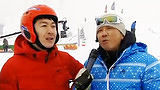 飞雪英雄会之IT宅男闯关失败 主持人手持话筒爬雪山