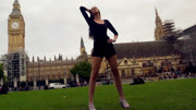 美女拥有全世界最长的腿：下一步是成为世界上最高的模特