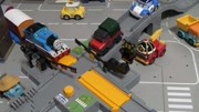 变形警车珀利和托马斯小火车车模与轨道玩具
