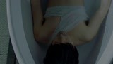 未来的你：男人浴缸自杀却是女人感到窒息 这是心灵感应？