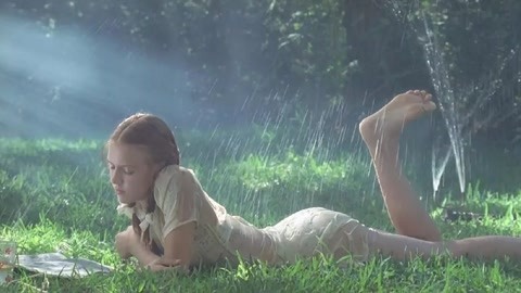 欧美妈妈带着儿子女儿一起直播萝莉男童母女 时代影视】禁忌之恋！40岁继父爱慕小萝莉，没想到小萝莉也早熟！精彩-26万粉丝1千点赞_原创视频-免费在线观看-爱奇艺