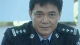 中国神探：男警察问了几句话后，一言不发的盯着男子
