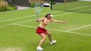 莎拉波娃温网赛前训练 一袭红裙引人注目