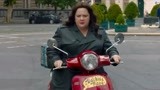 女间谍：胖妞特工骑摩托追凶手，竟上演极速飙车，真是惊险又搞笑