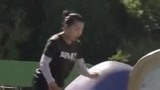 《男生女生向前冲》黑衣小姐姐迅猛冲关 网友：这也太可惜了吧