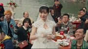 受益人：柳岩第一次演新娘子，当她穿婚纱出场时，网友眼睛都看直