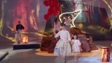 《女神新装》尹恩惠牵着小女娃出场！这一幕太温馨了