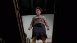 美国恐怖片《脚下》，女子烧伤后被丈夫嫌弃，关在地下室6年 
