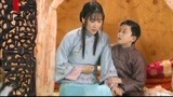 小丈夫也有会照顾人的一面，看着伤心的妻子，他竟唱起摇篮曲哄她