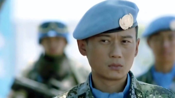 中国蓝盔:班长调查杜峰背景,杜峰一直不肯说话,太无理了!