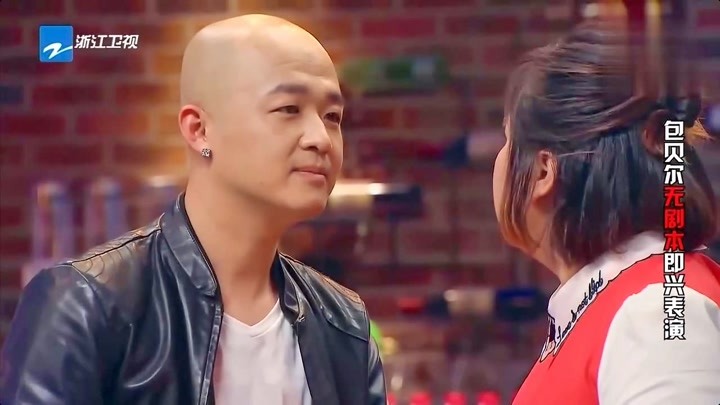 开心俱乐部:贾玲包贝尔亲来亲去,包文婧:回去解释不清楚再说