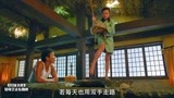 红场飞龙：许冠杰被迫劈叉睡觉，惨被挠脚板心，好气哦