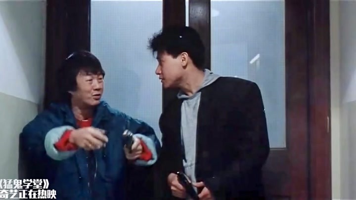 猛鬼学堂:警局发现僵尸,许冠英两冤大头抓僵尸,差点没被吓死
