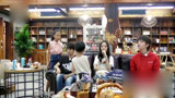青春旅社：景甜仿佛移动的零食店，包里竟然可以拿出这么多好吃的