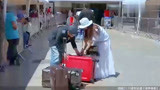 旅途的花样-团长二人组抵达摩洛哥，一出机场行李就掉了一地