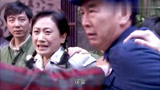 爱你一生：这大妈威风的不行，竟指挥大家抓不良男女
