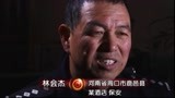 神秘人悄悄靠近前台人员，兜里掏出物件，其他人惊慌失色