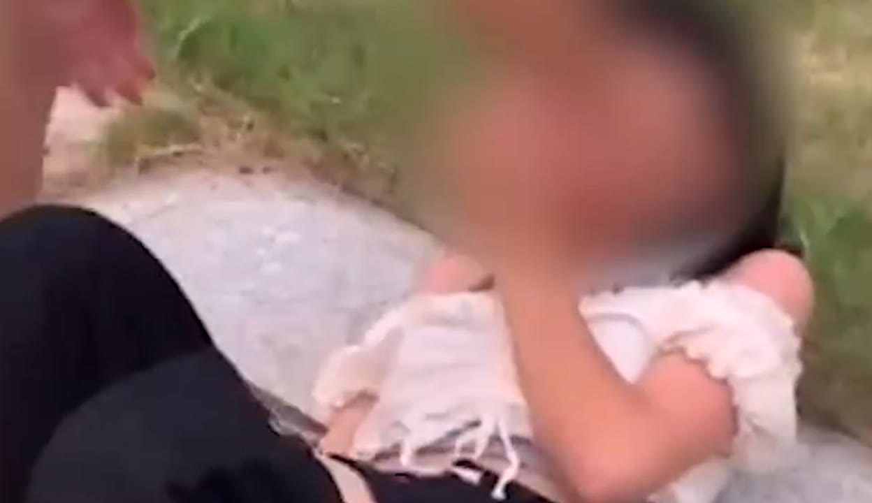 看着女儿的屁股禽兽父亲忍不住了 