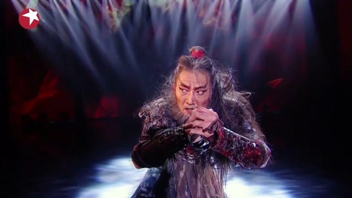 郭海峰扮曹操演绎《华容道》，气势太足，眼神里满满都是戏丨舞者