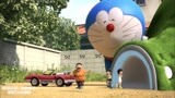 哆啦A梦：大家一通过隧道就变小，大家开上玩具车玩耍，真好玩