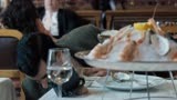 憨豆的黄金周：海鲜大餐吃得惊心动魄，不愧是经典喜剧！