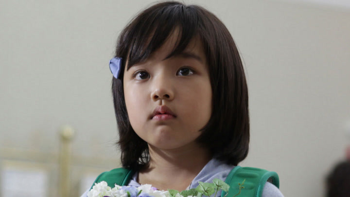韩国催泪电影：小女孩年幼失父6岁失母，剩下路只能坚强的走