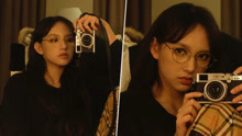 線上看 程瀟拿相機對鏡子自拍 戴金框眼鏡氣質滿分 (2019) 帶字幕 中文配音，國語版