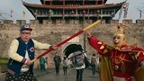心花路放：两人在车上聊天，到收费站，问女子要电话