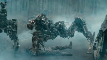 战斗机器人自我进化，疯狂虐杀人类，细思极恐的科幻电影