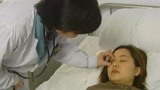 打黑风暴：女混混受审讯时突然晕倒，医生来翻一下她眼皮：装的！