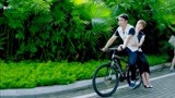 别让爱你的人等太久：王希杰自行车送老婆上班，这是多少女孩的梦