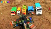 汽车挖掘机和飞机找到垃圾车和工程车玩具，婴幼儿宝宝游戏视频