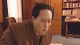 开国领袖毛泽东：毛泽东边吃饭边工作，周恩来来了都没发现！