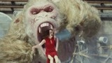 狂暴巨兽：克莱儿被凯特推下飞机，直接喂了大猩猩，太吓人了！