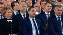  梅德韦杰夫宣布俄政府全体辞职前 被拍到在普京讲话时“睡觉”