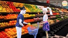 芭比和肯去超市购买食材