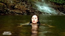 音乐僵尸：李丽珍在小湖边游泳，谁知看到僵尸，吓惨了！