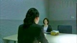 中国刑警：女服务员给顾客按摩，被一把抓住手，吓楞了