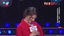 俄罗斯美妈一身红装