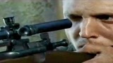电影《拯救大兵瑞恩》：狙击手杰克为了观察敌军，不惜牺牲自己
