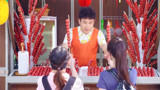 将错就错：小沈阳在新加坡开糖葫芦店，生意非常火爆，太受欢迎！