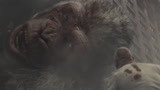 狂暴巨兽：大猩猩大战巨型变异鳄鱼，这段看哭了，太感人了！