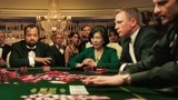 皇家赌场：邦德上赌桌赌钱，二话不说全梭哈，开牌却输的一毛不剩