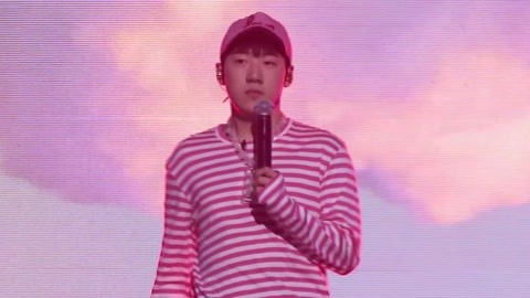 福利站：Capper高标准细致彩排 lilmilk克服心理障碍”高空“演唱