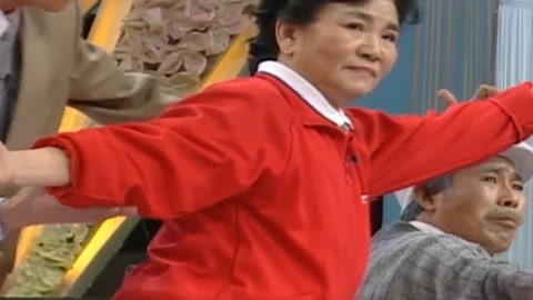 经典小品《妈妈的今天》片段,赵丽蓉带巩汉林跳探戈,三步一回头