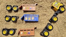 工程车能装下坦克车、警车和挖掘机玩具吗？