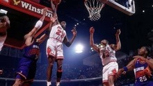 1995年乔丹再度复出，不仅创造NBA赛事纪录，还捧回三连冠
